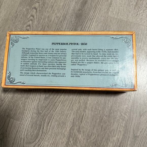 Vintage Avon Pepperbox Pistol 1850 Tai Winds Cologne Decanter in Original Box - Picture 3 of 13